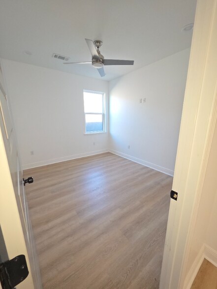 Building Photo - 2431 Franklin Ave