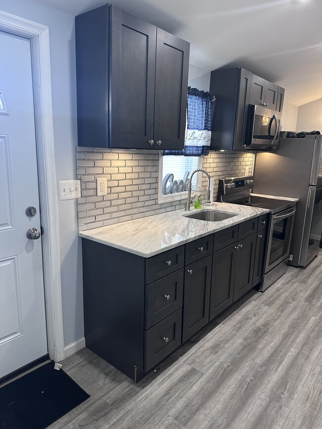 Building Photo - 902B Edgerly RD