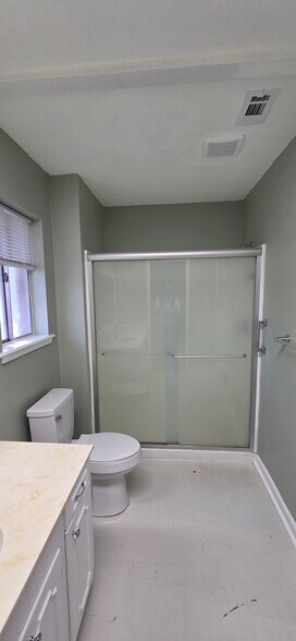 Building Photo - 2114 Ray Ave