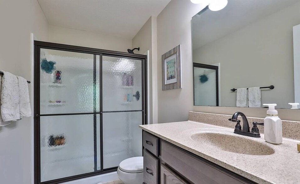 Building Photo - 7947 Oakbridge Way