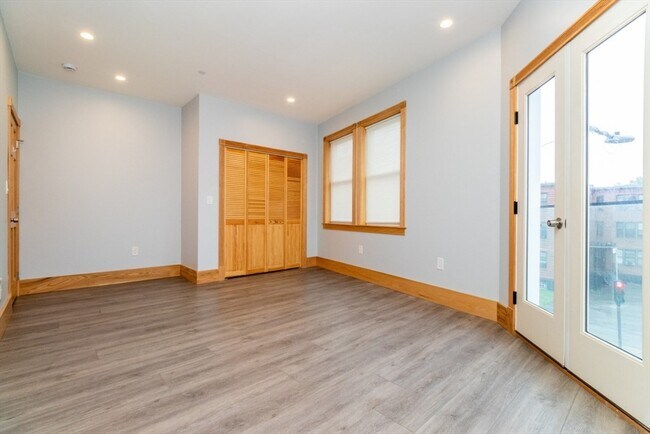 Building Photo - 411 Adams St