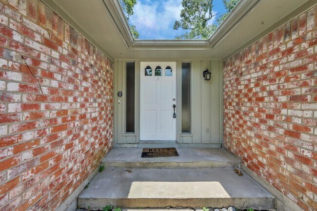 Building Photo - 156 Greenleaf Ln
