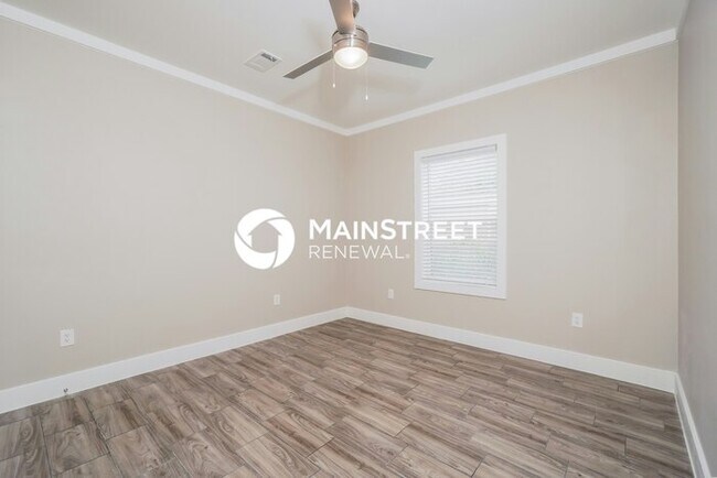 Building Photo - 4 Bedroom Pet-Friendly Home in San Antonio, TX with Main Street Renewal