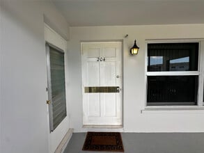 Building Photo - 651 Pine Dr