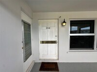 Building Photo - 651 Pine Dr