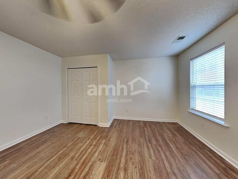 Building Photo - 145 Sandy Ln