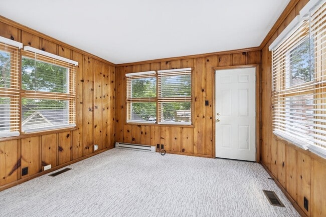 Building Photo - 1604 17th Ave S