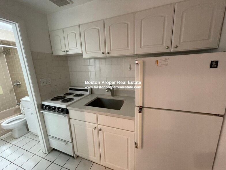 Building Photo - 49 Gloucester St