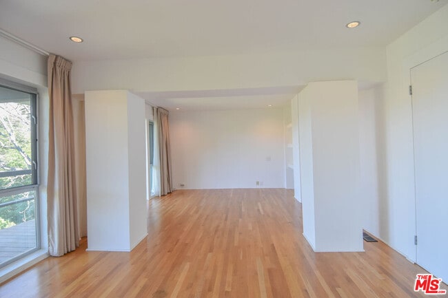 Building Photo - 8895 Appian Way