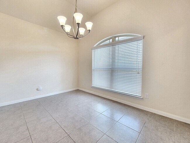 Building Photo - Beautiful One Level 3 BR / 2 BA Home for R...