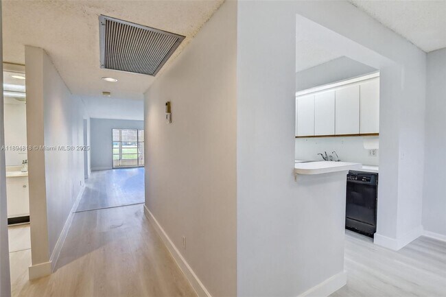 Building Photo - 701 SW 128th Ave