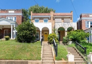 Building Photo - 1226 Wallace St
