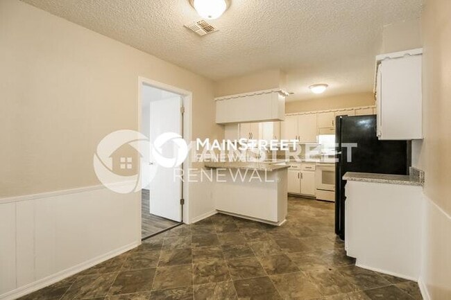Building Photo - 4 Bedroom Pet-Friendly Home in Edmond, OK with Main Street Renewal