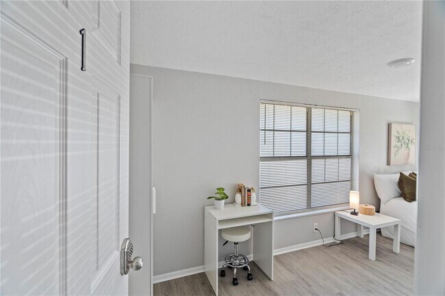 Building Photo - 4220 E Powhatan Ave