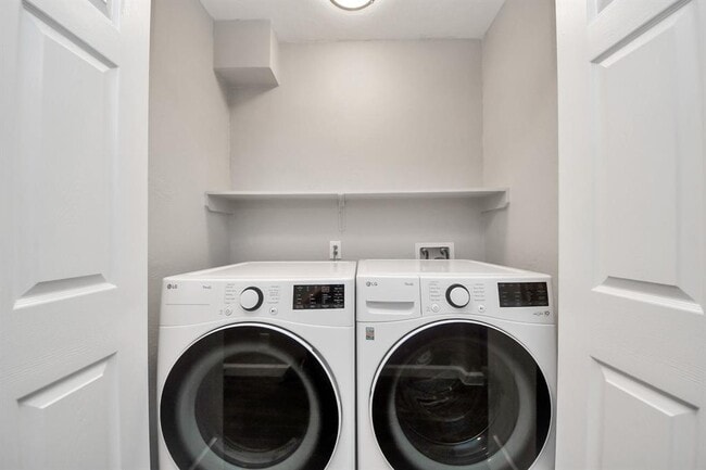 Building Photo - 3111 Tanglebriar Dr