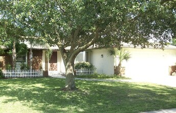 Building Photo - 3/2 Home in the Meadows- Beautiful Central...