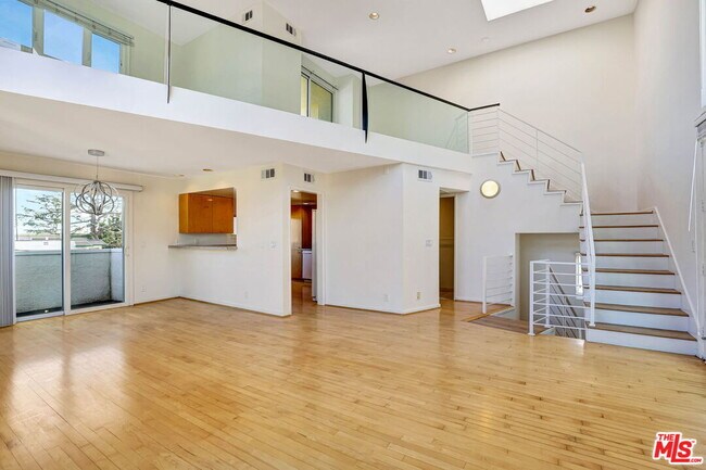 Building Photo - 811 21st St