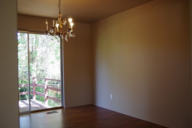 Building Photo - NOW AVAILABLE! MUST SEE - BEAUTIFUL 4BR/3B...