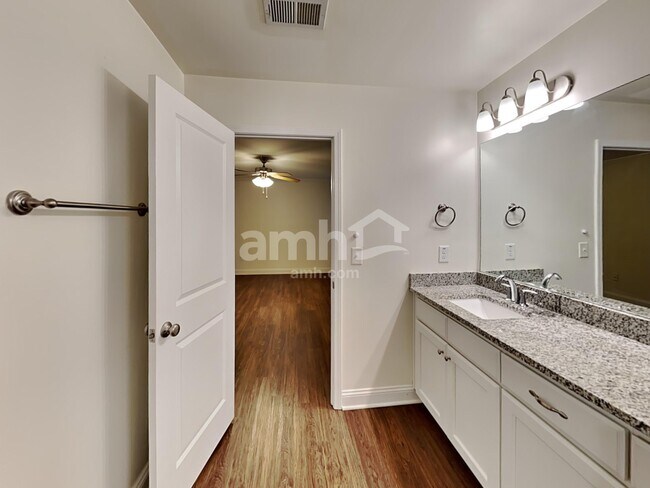 Building Photo - 234 McBee Pl