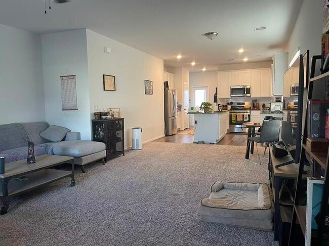 Building Photo - 141 Mammoth Dr