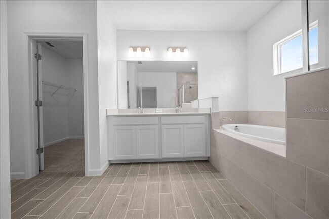 Building Photo - 8885 SW 68th Ter Rd