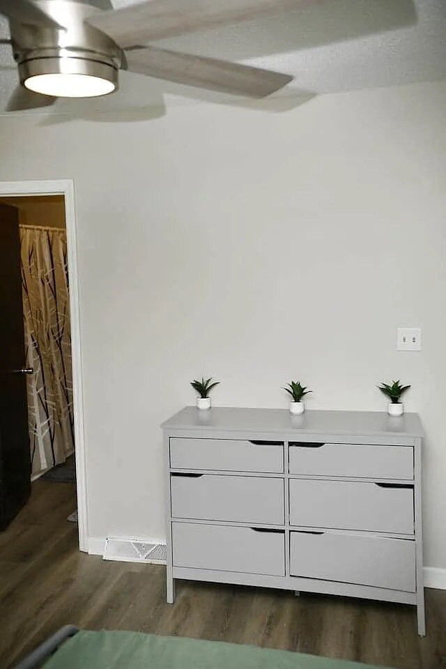 Building Photo - Room in Condo on Forest View Dr