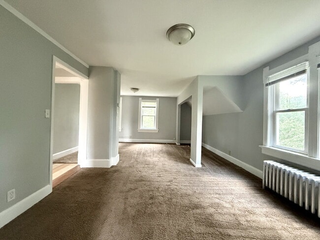 Building Photo - Spacious Upper, 1 bedroom, 1 bath, with bonus room
