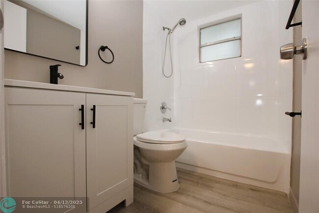 Building Photo - 704 Gardens Dr
