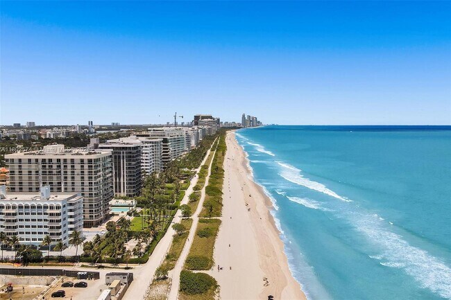 Building Photo - 8816 Collins Ave