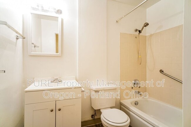 Building Photo - 7008 N Amherst St