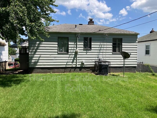 Building Photo - 5657 Sunbury Ave