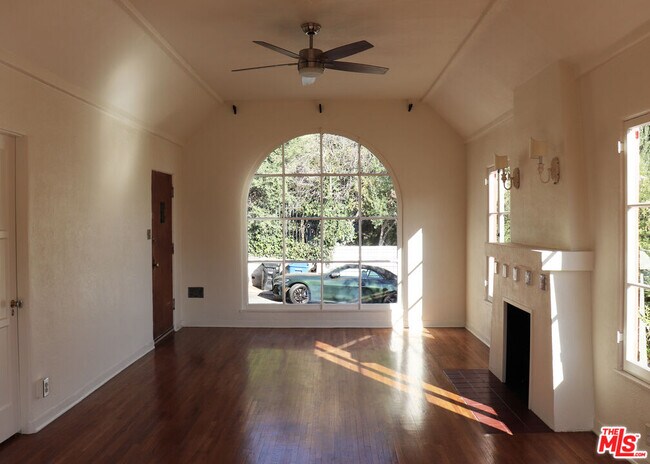 Building Photo - 1409 Murray Dr