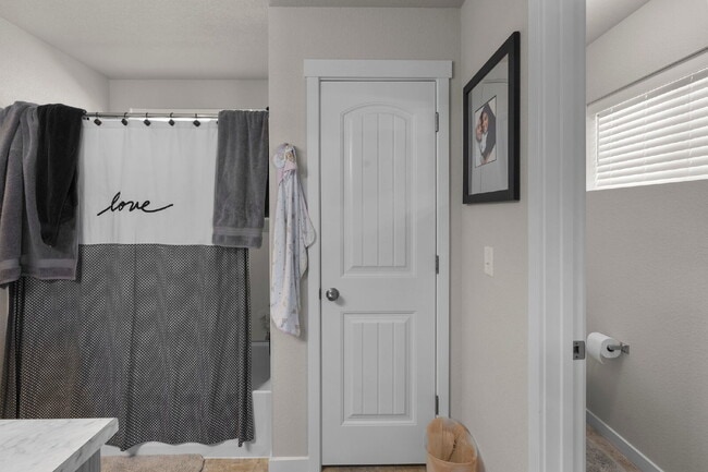 Building Photo - Modern 3 Bed Townhome with Garage – Water ...