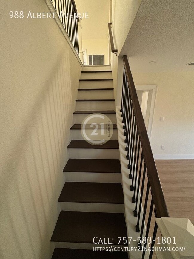 Building Photo - 988 Albert Ave