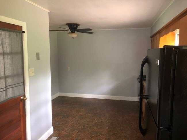 Building Photo - 3 bedroom home in Carbondale
