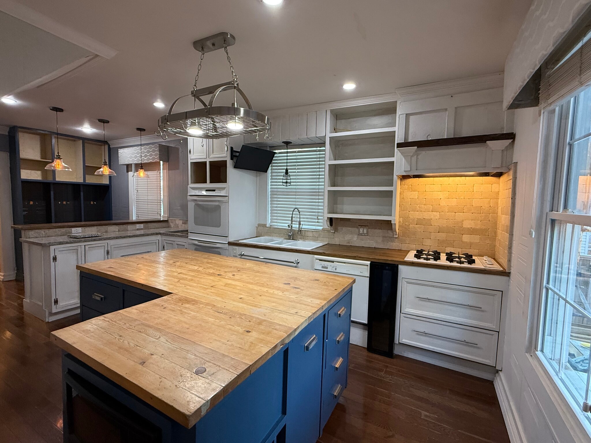 Building Photo - 321 E Stoddard St