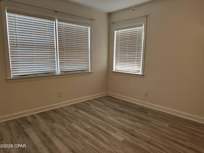 Building Photo - 4900 S Lakewood Dr