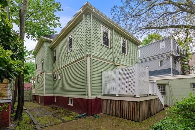 Building Photo - 53 Trowbridge St