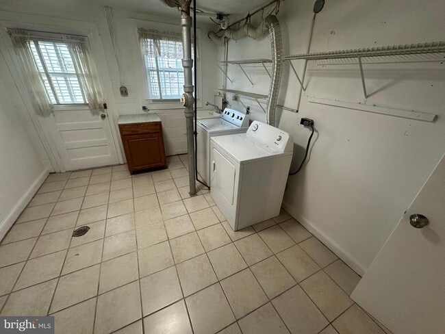 Building Photo - 3912 21st Ave