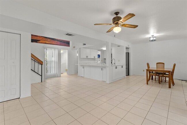 Building Photo - 5628 Linksman Pl