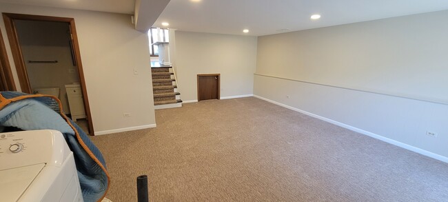 Building Photo - 608 Trent Ln