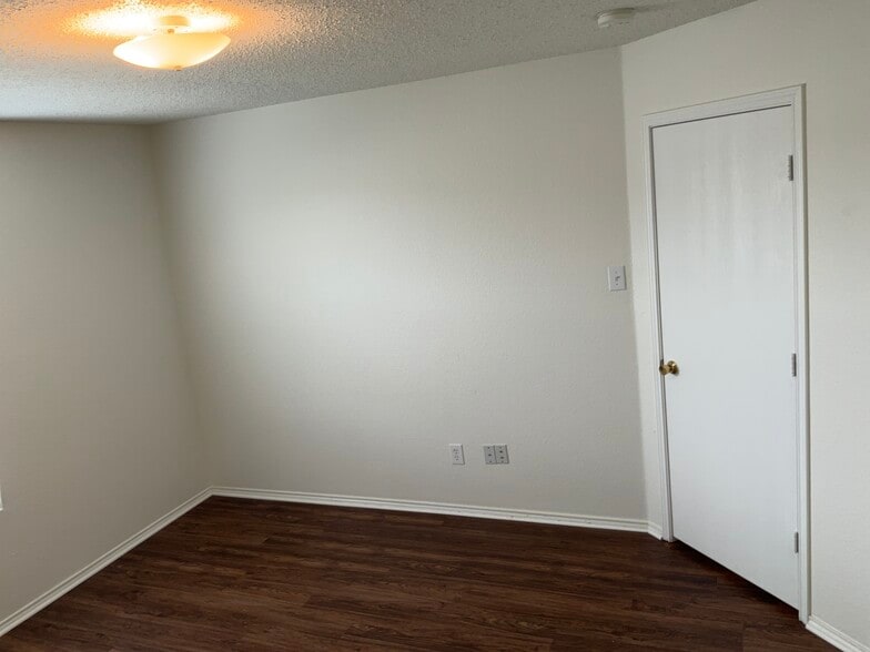 Building Photo - 8724 Hunters Creek Ct