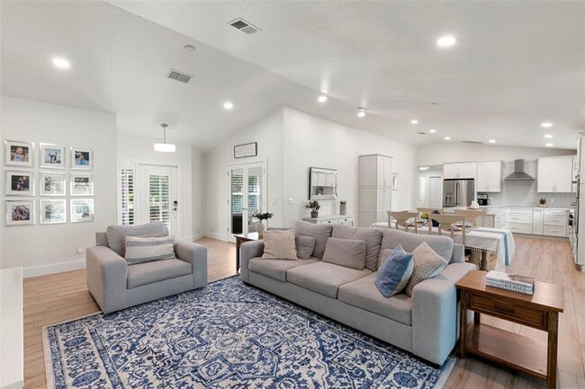 Building Photo - 1020 19th St SW