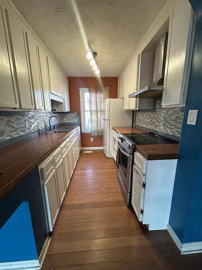 Building Photo - "Charming 3-Bedroom Townhome with 2 Full Baths in Front Royal!"