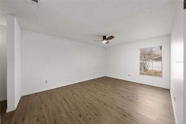 Building Photo - 126 Dahlia Village Cir