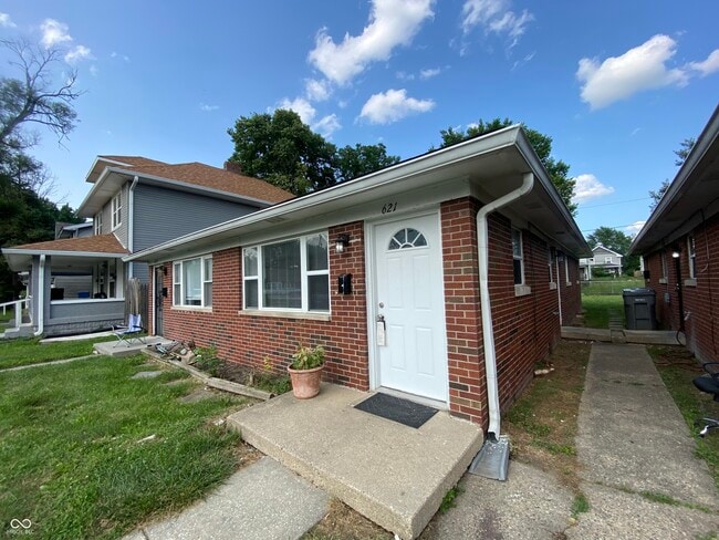 Building Photo - 621 N Oxford St