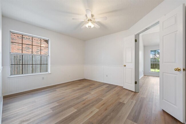 Building Photo - 11032 Crossland Dr