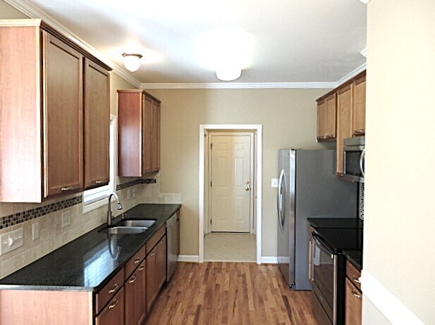 Building Photo - 7904 Willow Croft Dr