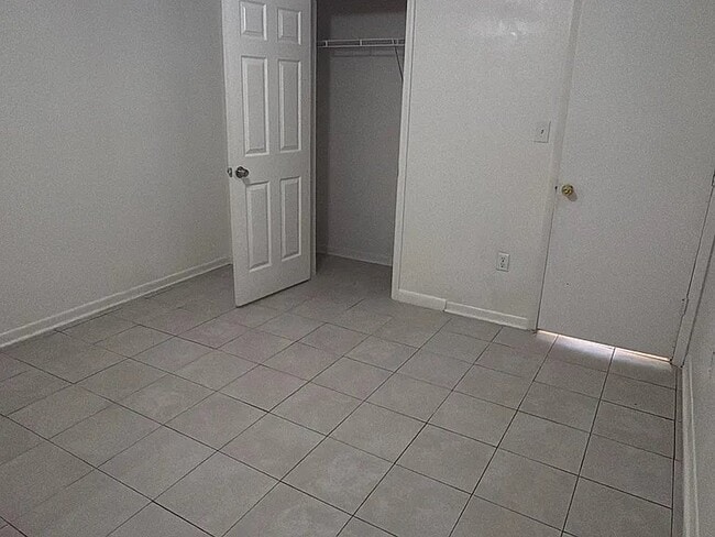 Building Photo - 1082 Old S Dr