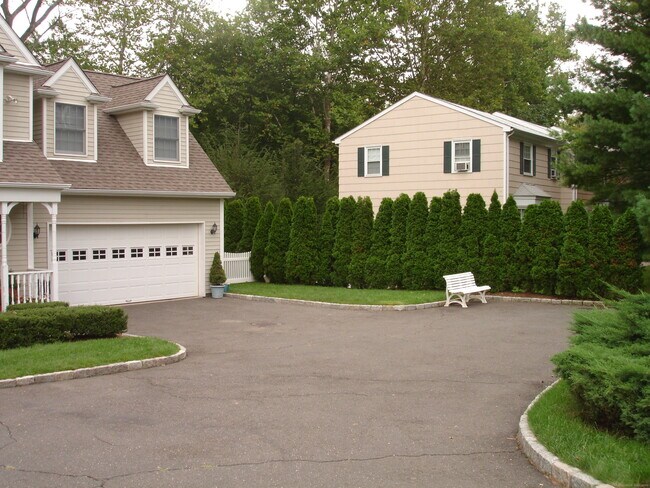 Building Photo - 88 New Norwalk Rd